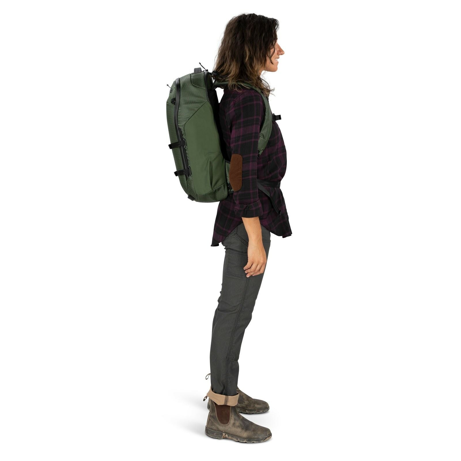 side view of person wearing the archeon 24L in color scenic valley