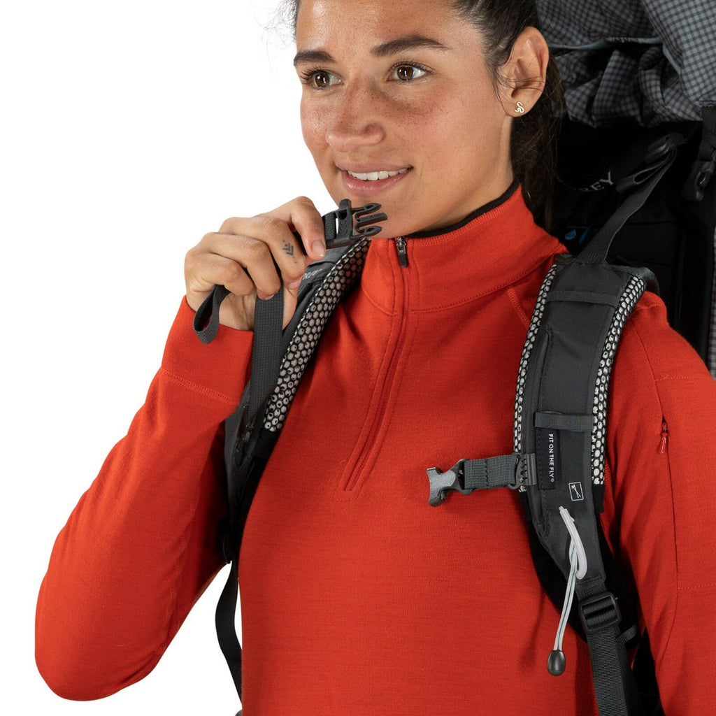 detail shot of person wearing ariel pro 75 in silver lining