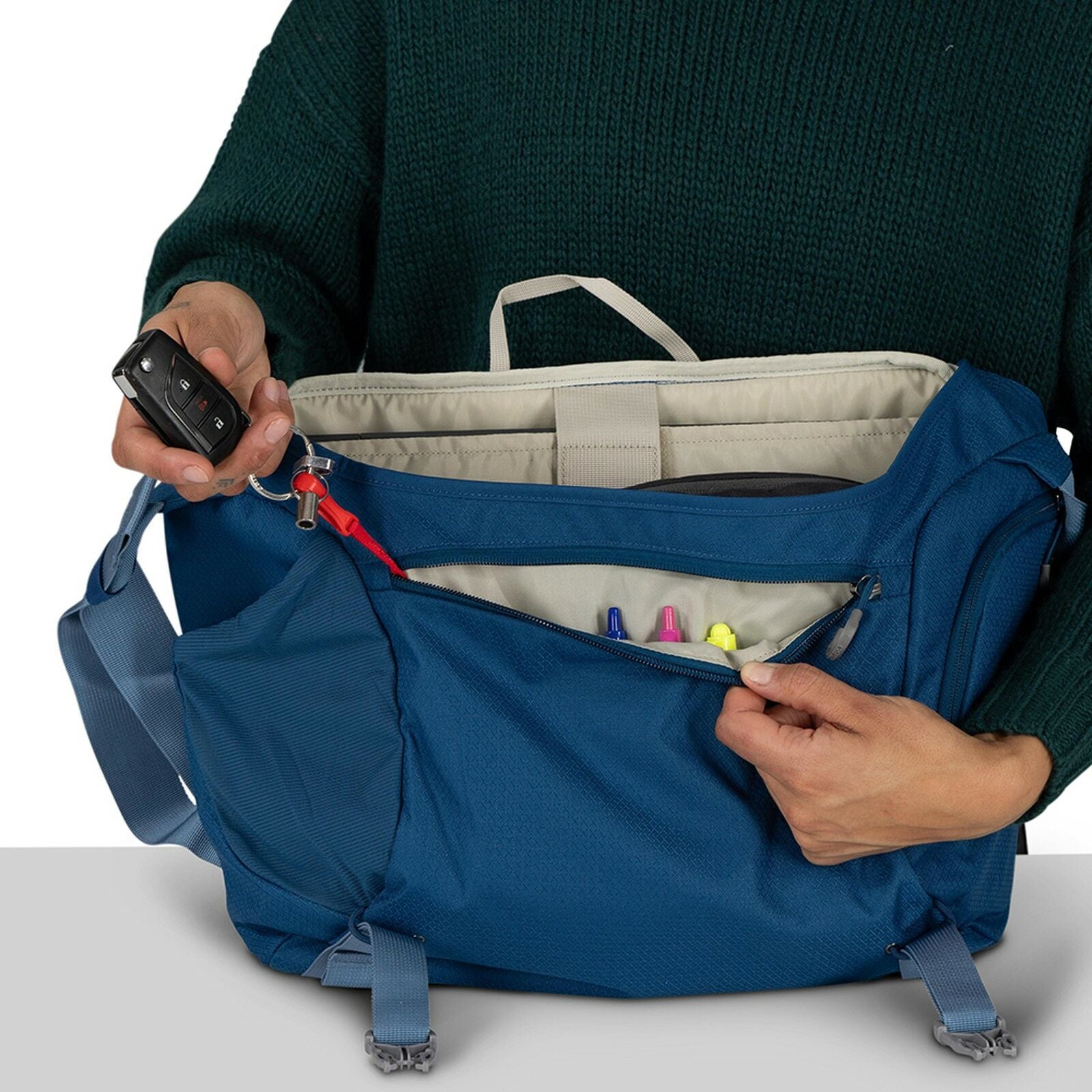 Detail view of Daylite Messenger in color Night Shift