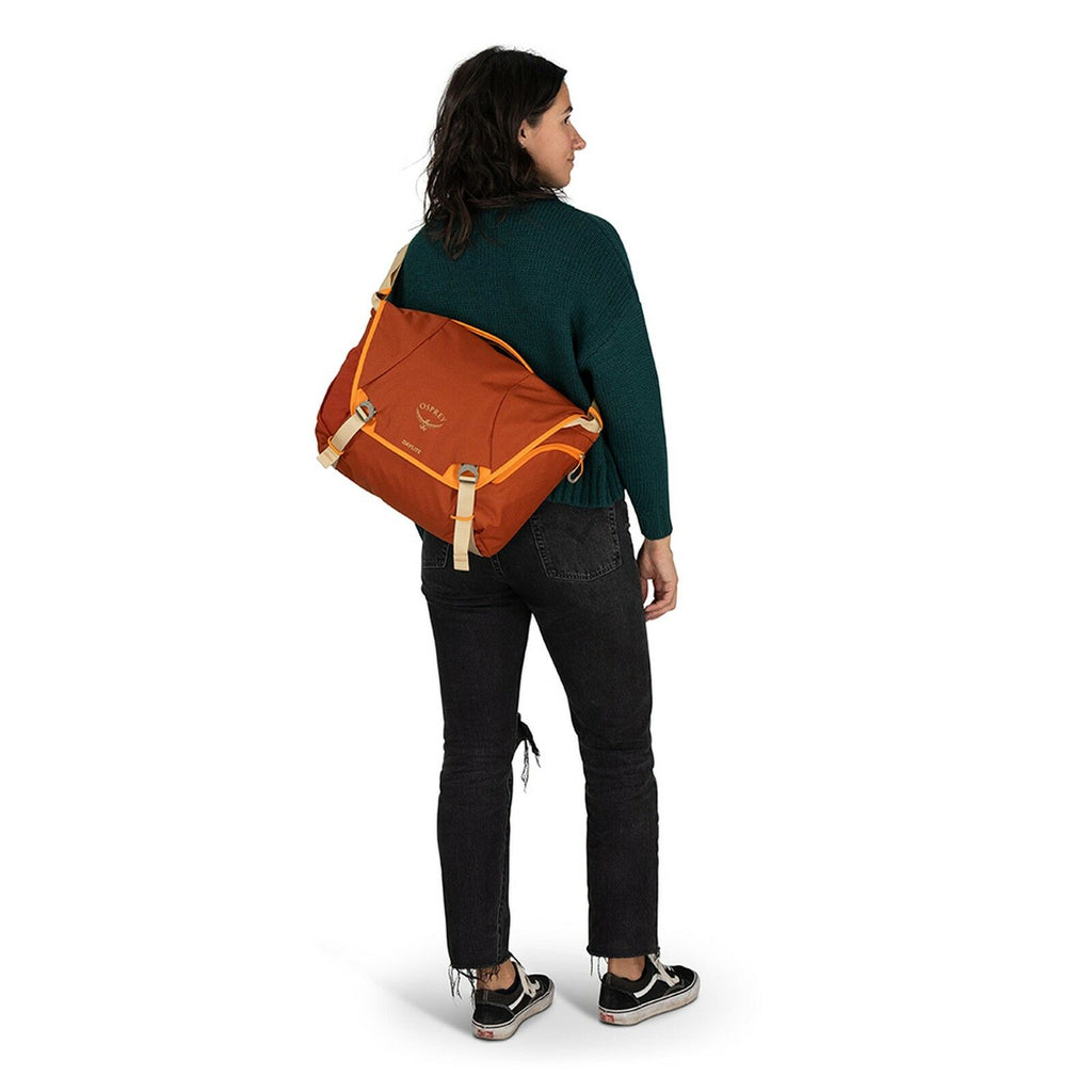 on-body view of Daylite Messenger in color Umber Tequila Sunrise