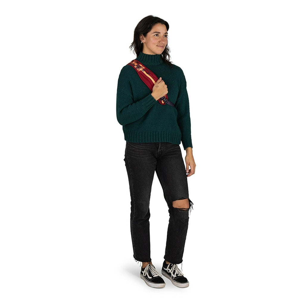 on body image of Daylite Sling in the color Liquify Print Kakio Pink