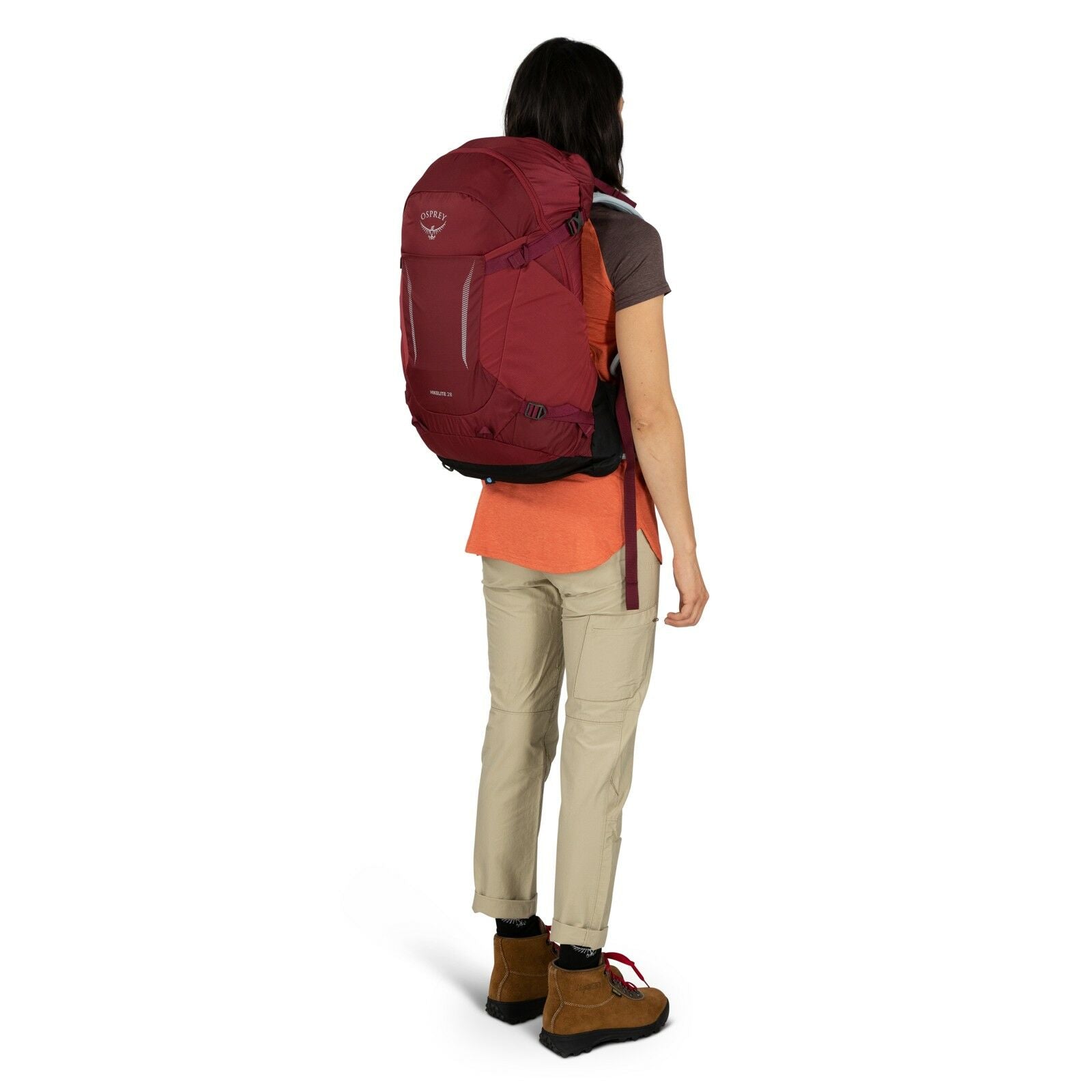 a person modeling the Hikelite 28 in color Black