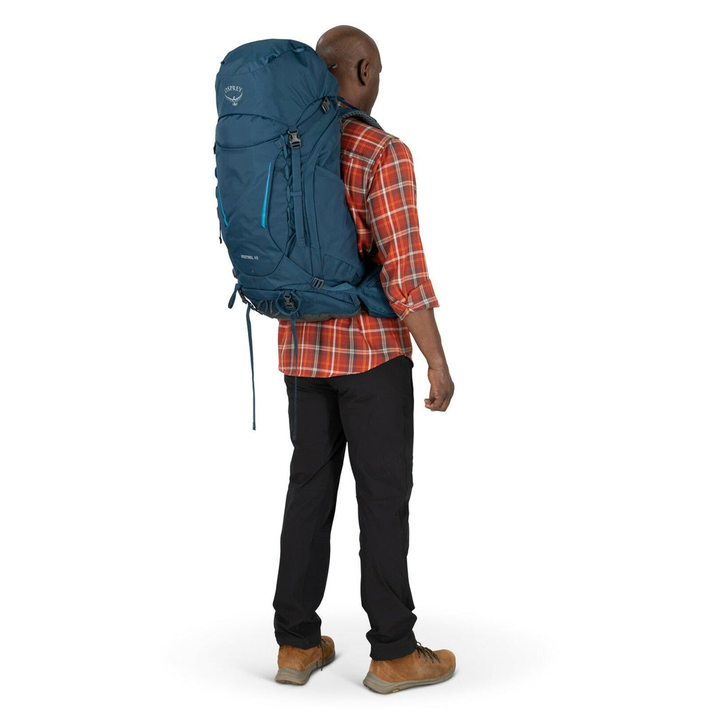 a person modeling the Kestrel™ 48 in color atlasblueheather