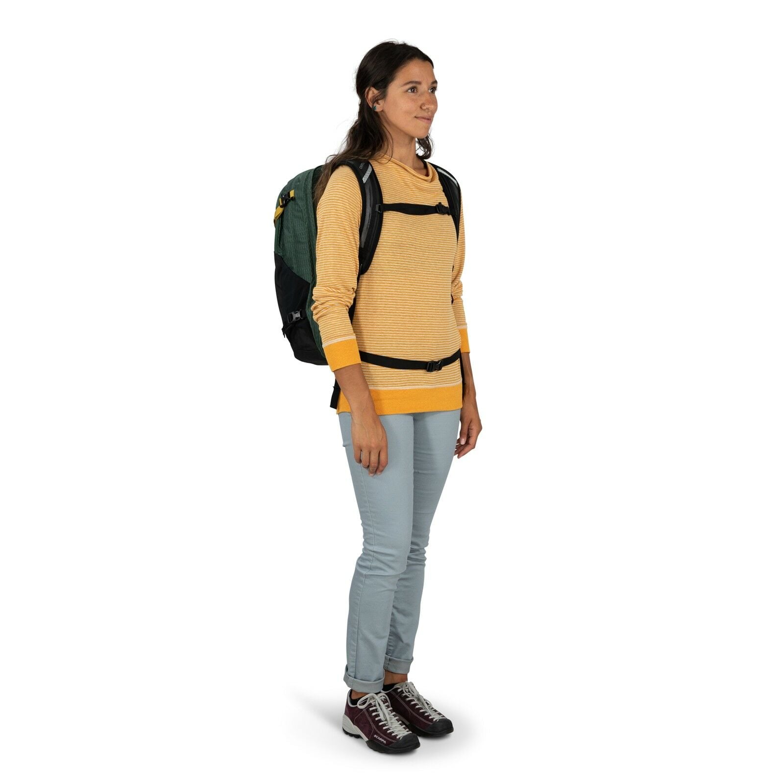 a person modeling the Nebula 32 in color tundragreenblack