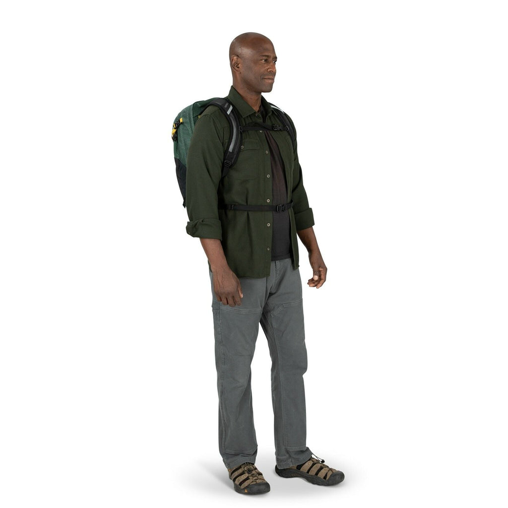 a person modeling the Nebula 32 in color tundragreenblack
