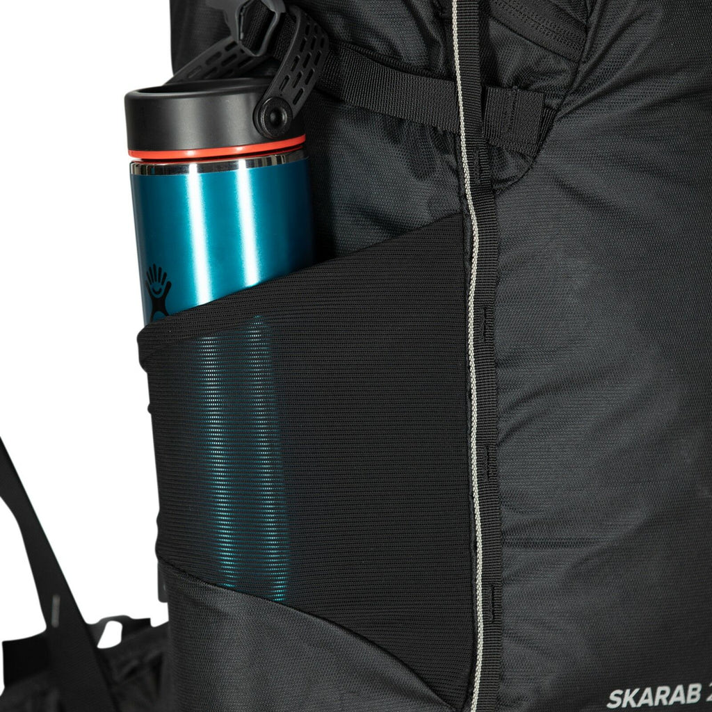 a detail of the Skarab 22 in color black