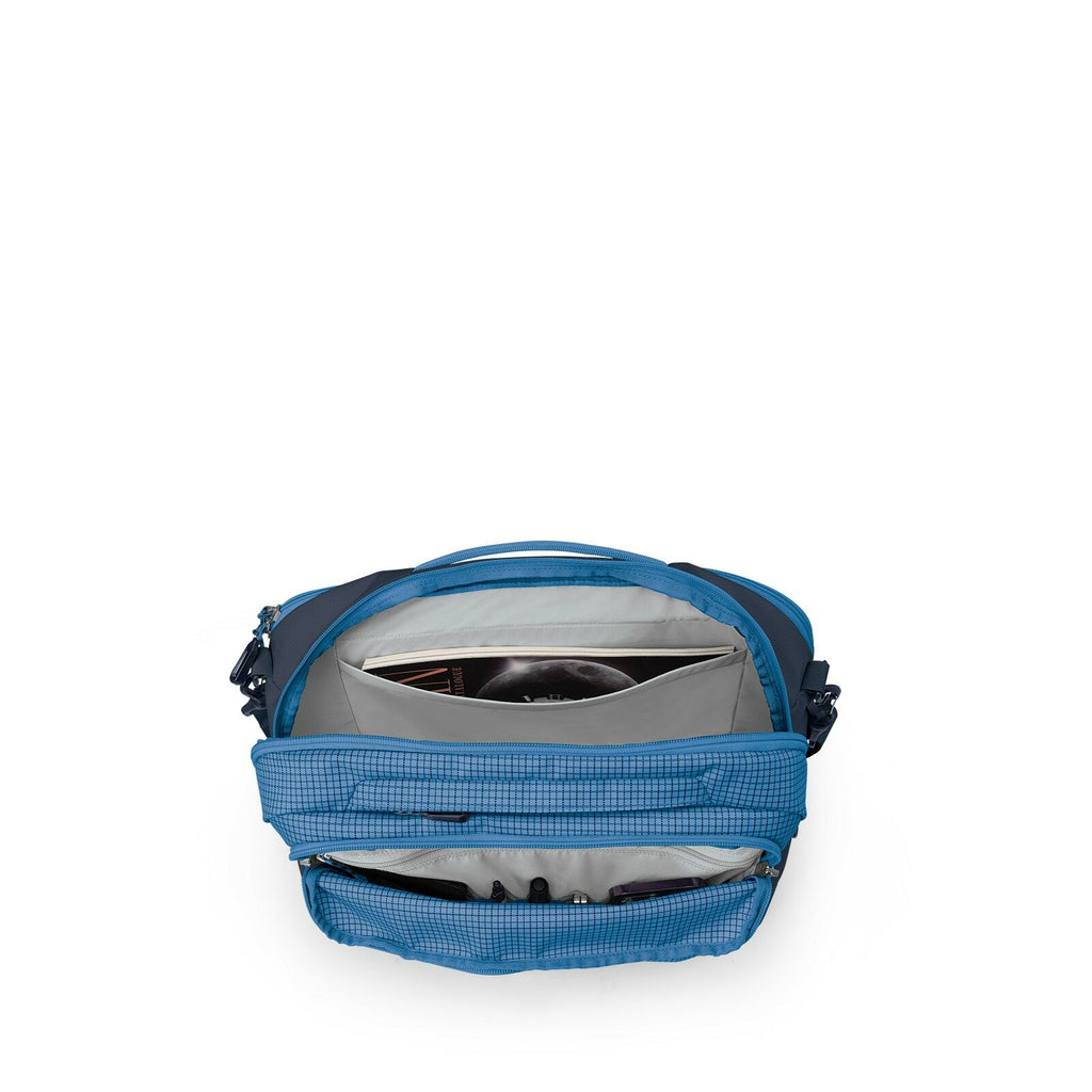 Internal image of the Transporter Carry On Boarding bag in the color Blue Flame