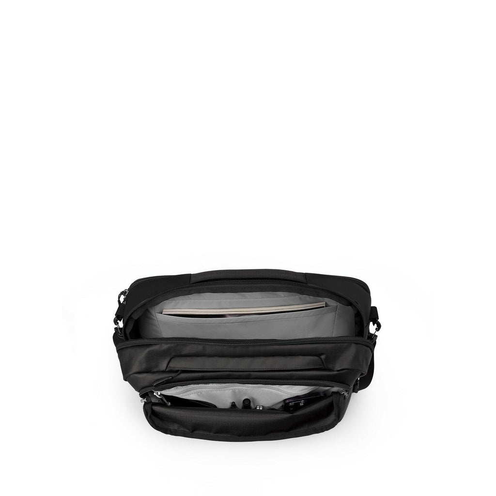 Internal image of the Transporter Carry On Boarding bag in the color Raven Black