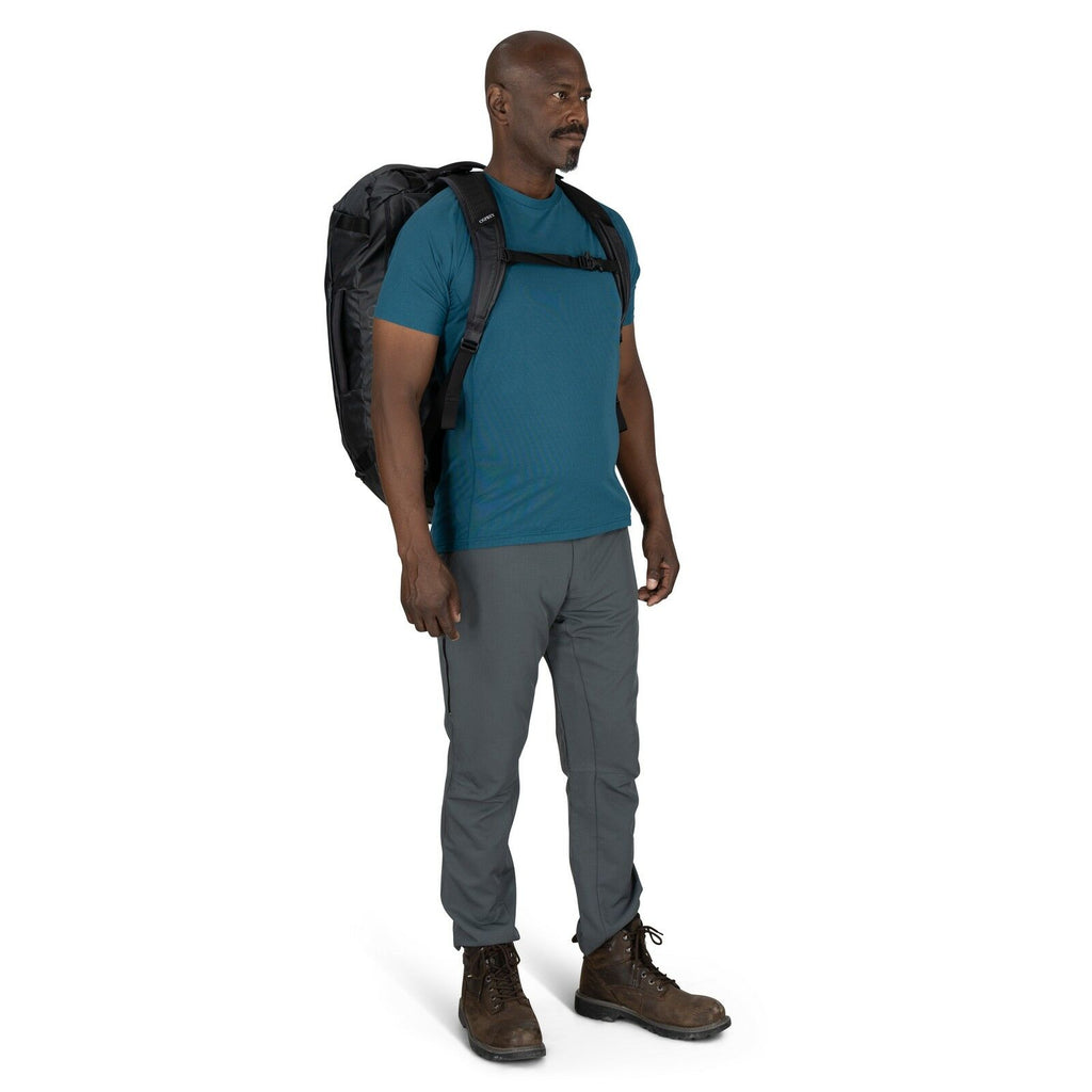 Image of  model wearing the Transporter Duffel 65 in the color Raven Black