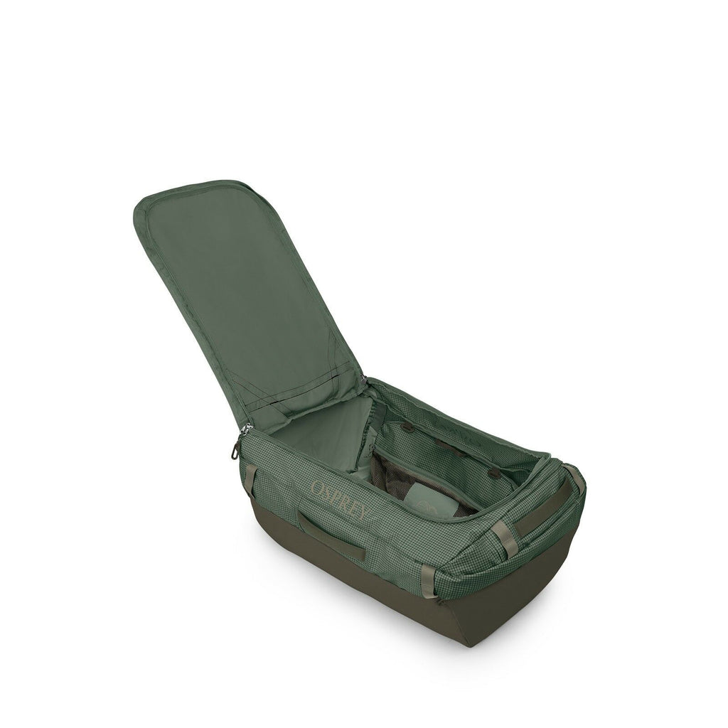 internal image of the Transporter Duffel 95 in the color Pine Leaf / Earl Grey