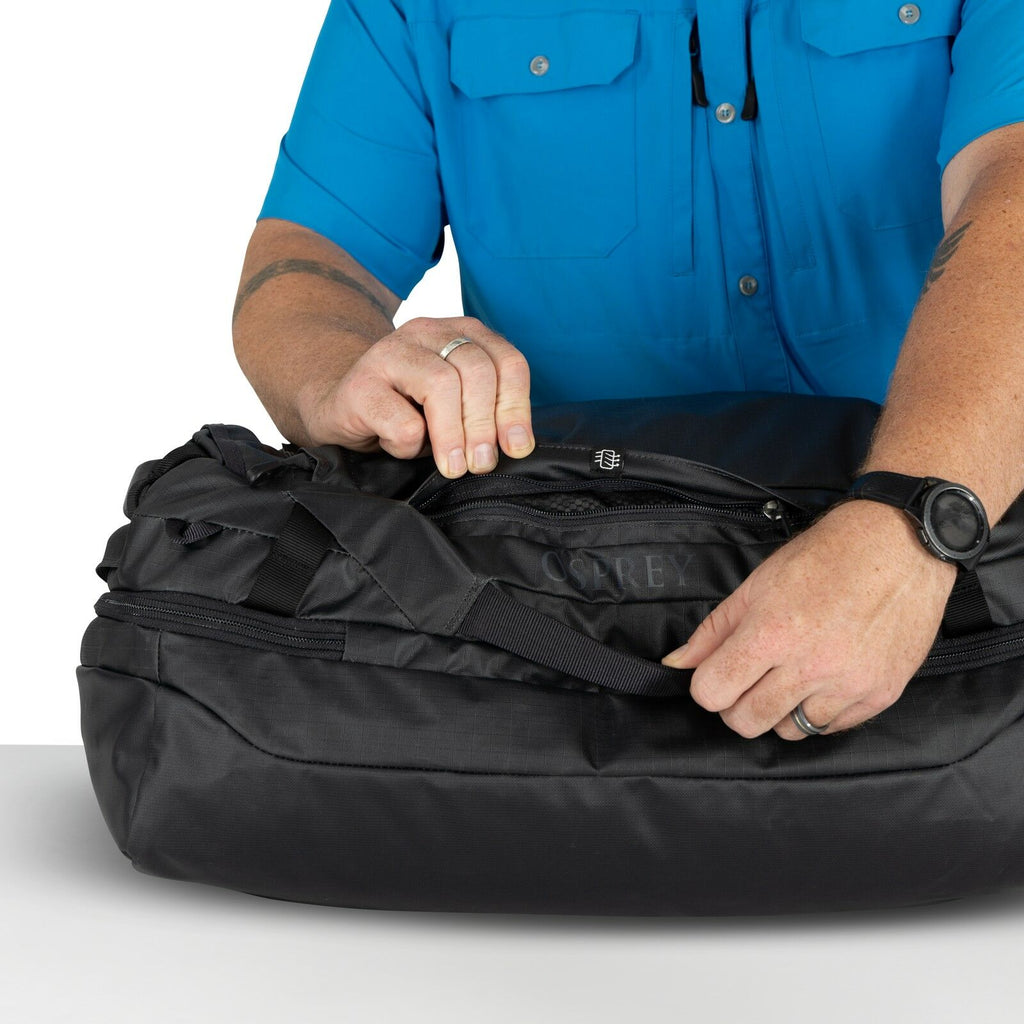 Detail image of the Transporter Squffel 44 in the color Raven Black