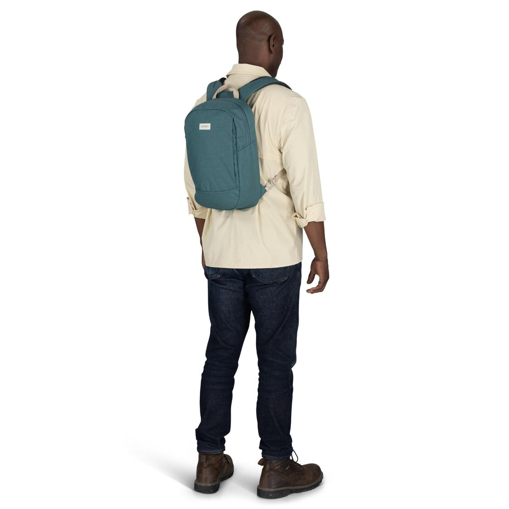 a person modeling the Osprey Arcane™ Small Day in color Cascade Blue Heather