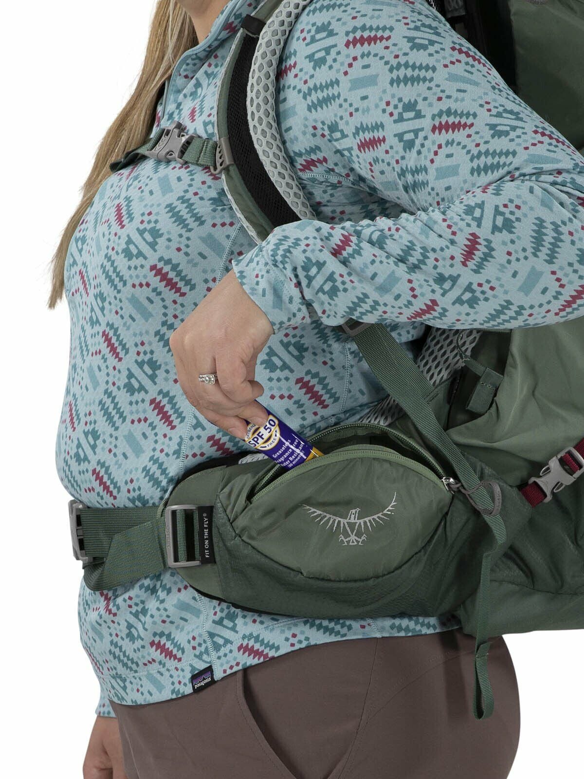 a detail of the AURA AG LT 50 in color Koseret/Darjeeling Spring Green
