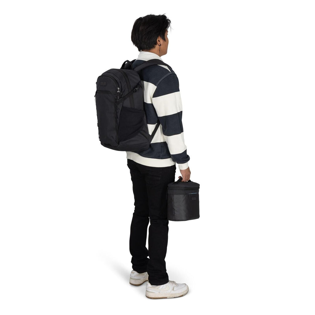 Image of model wearing the Osprey Hydro Flask Axis Lunch Bag in the color Black.