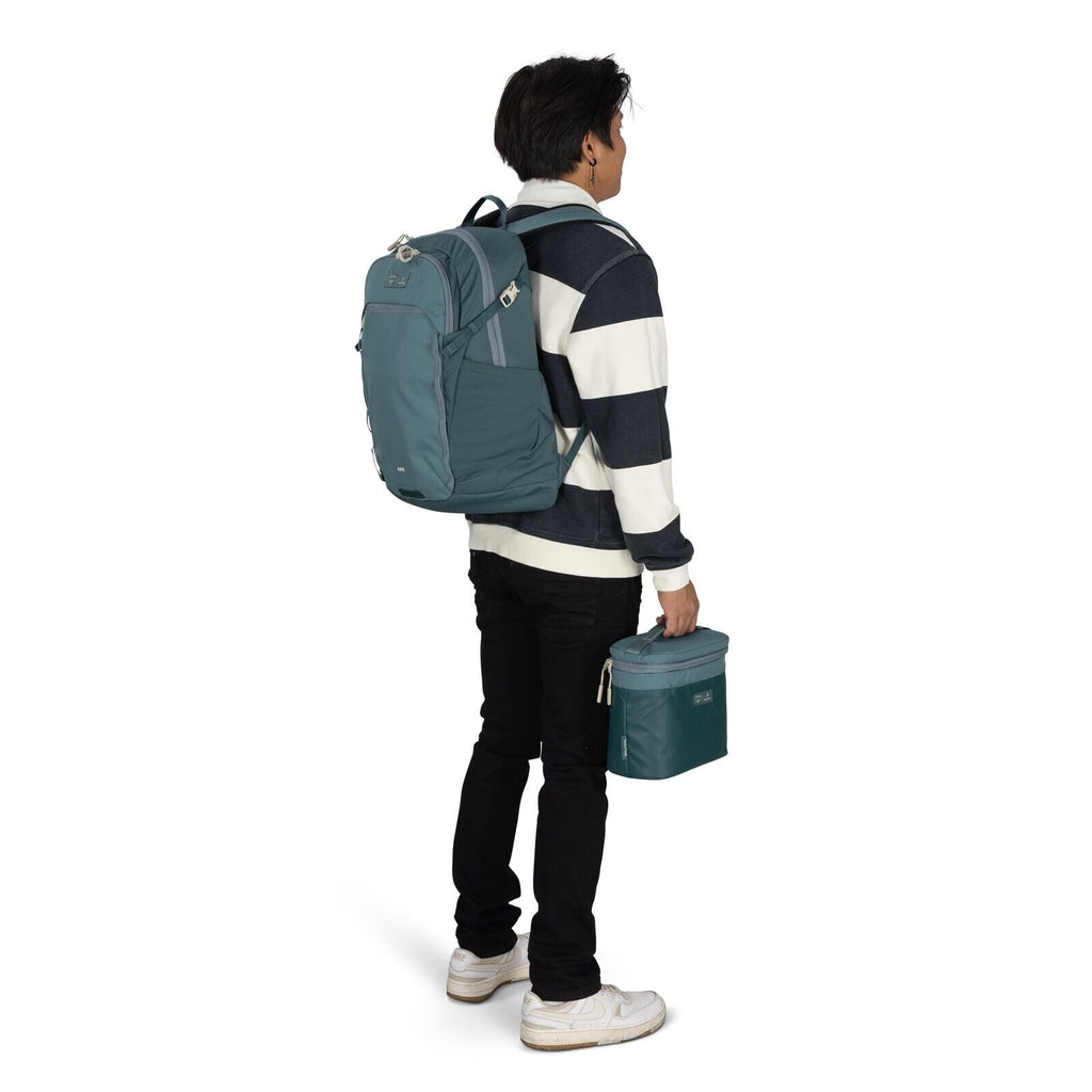 Image of model wearing the Osprey Hydro Flask Axis Lunch Bag in the color Cascade Blue-Torrent Blue