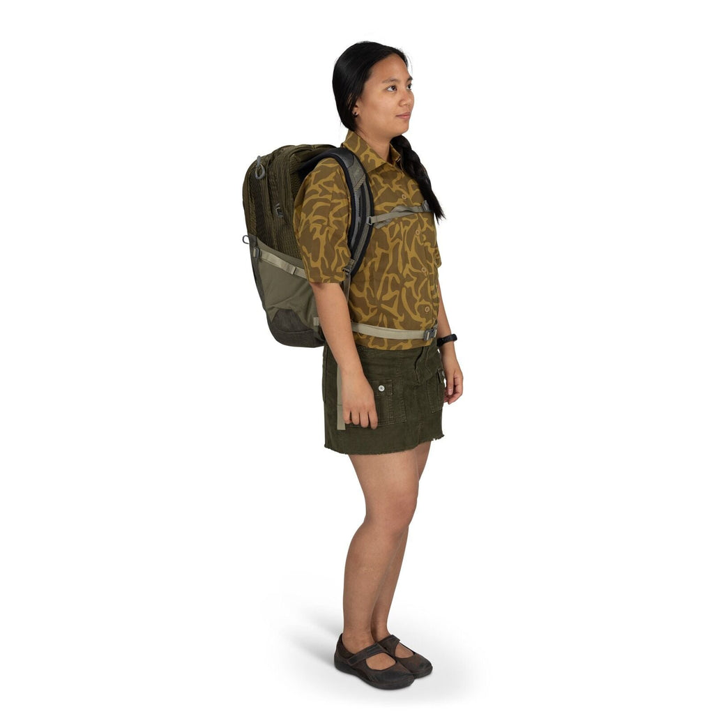 model wearing the Osprey Comet