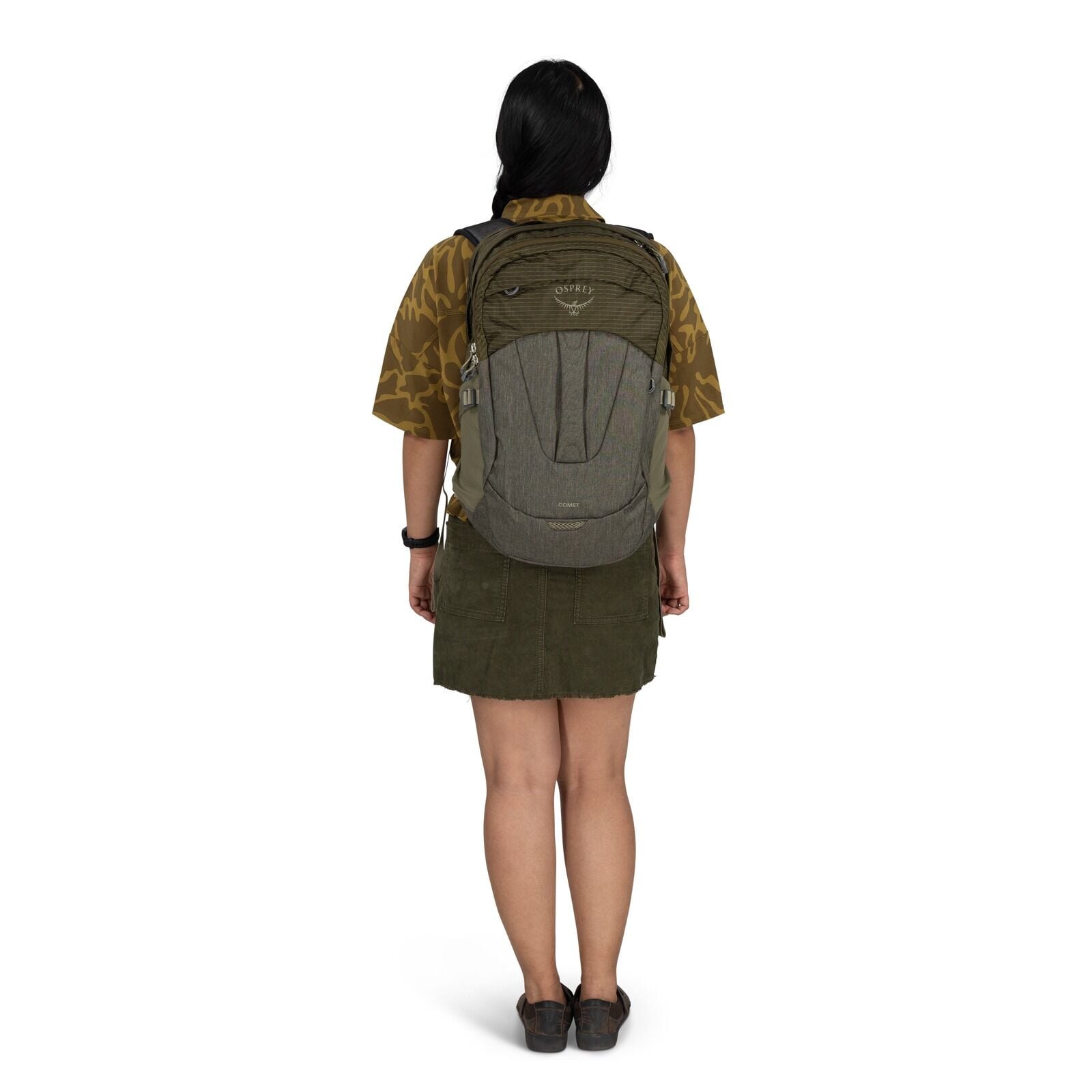 model wearing the Osprey Comet