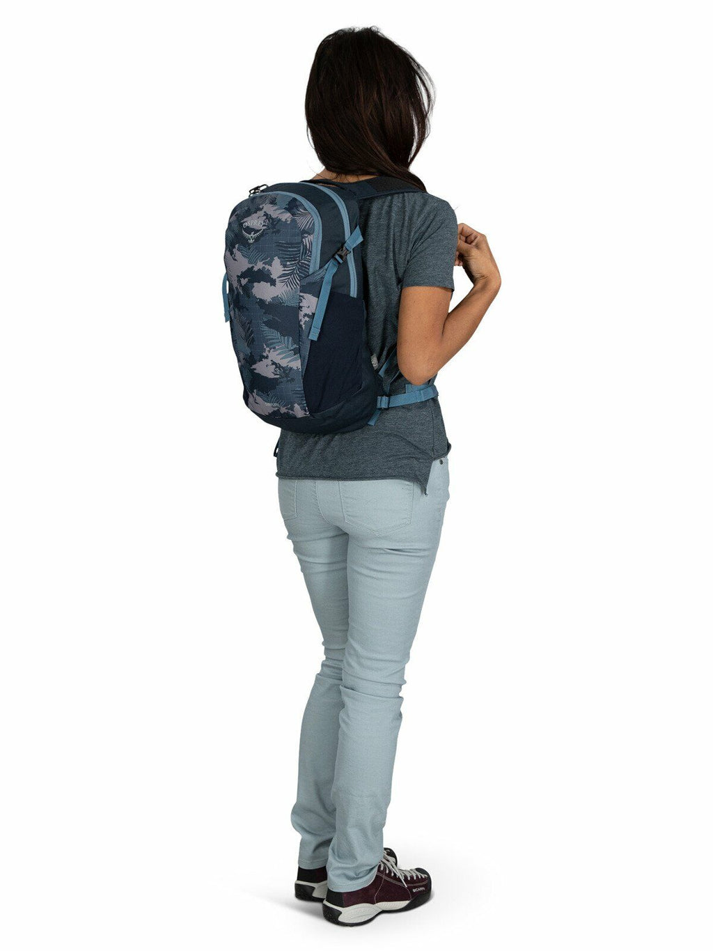 a person modeling the Daylite® in color Black
