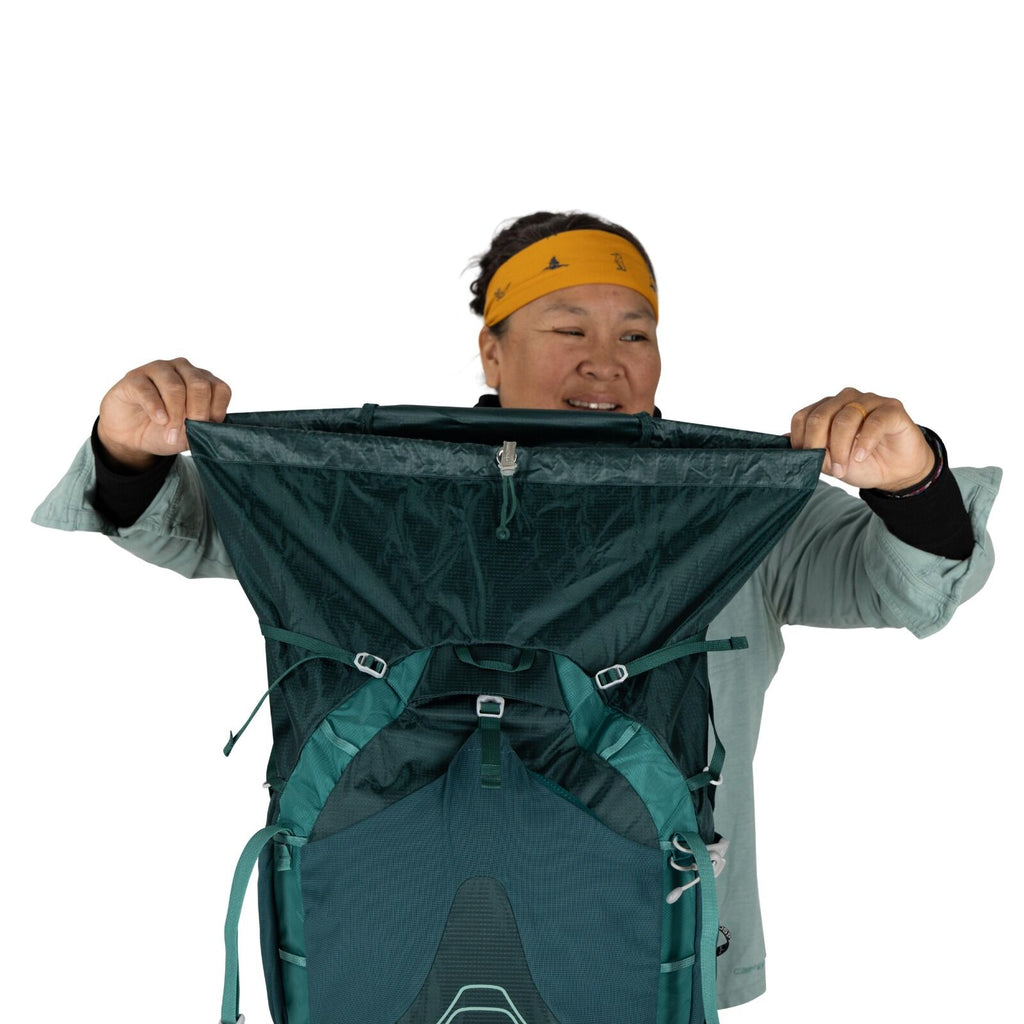 model wearing the Eja 58 Extended Fit in color Deep Teal