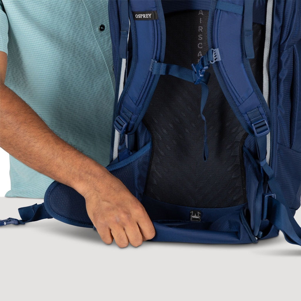Detailed image of the Farpoint 40 in the color Antique Blue