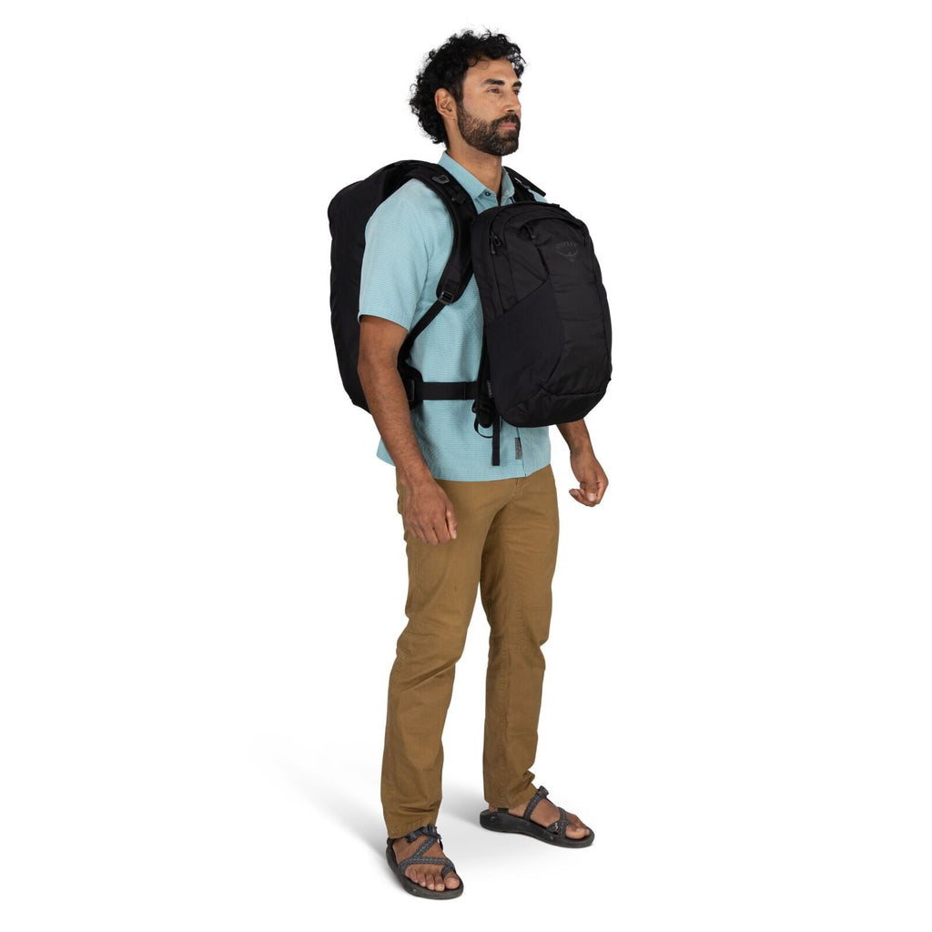 Model wearing the Farpoint 55 in the color Black