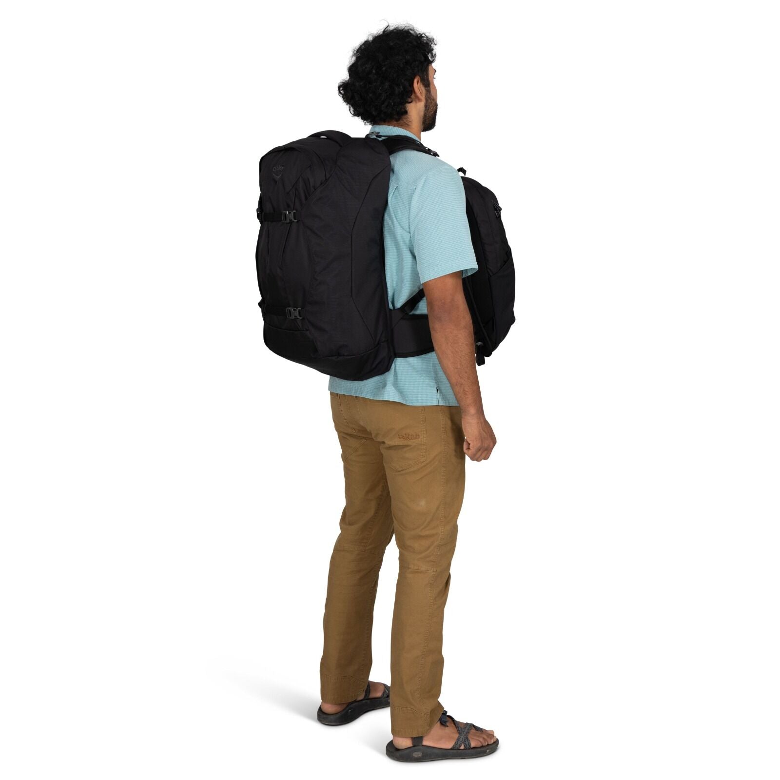 Model wearing the Farpoint 55 in the color Black