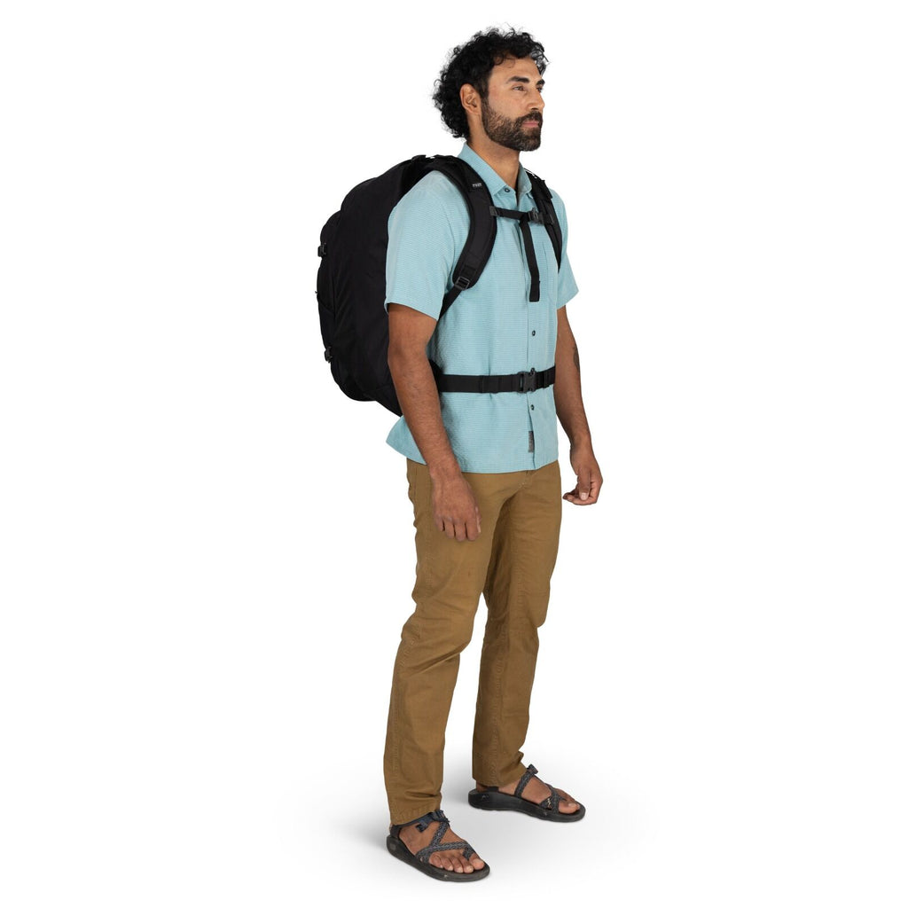 Model wearing the Farpoint 55 in the color Black