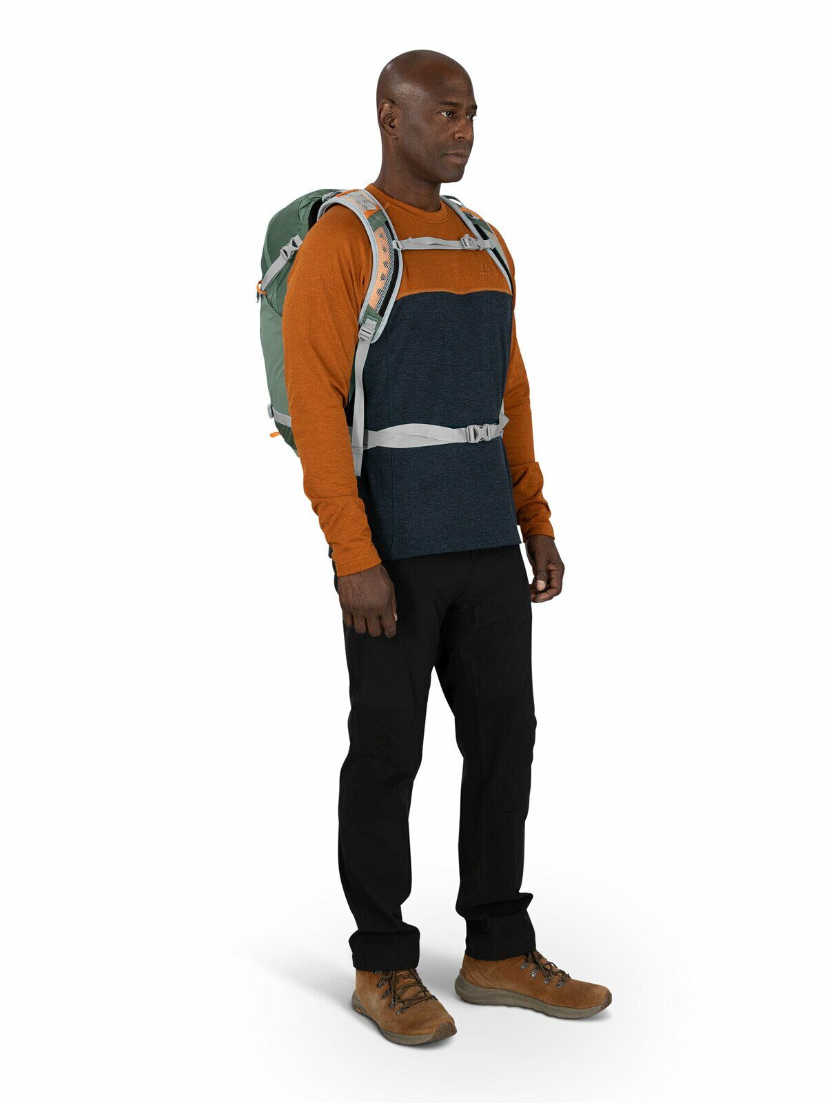 a person modeling the Hikelite 26 in color Black