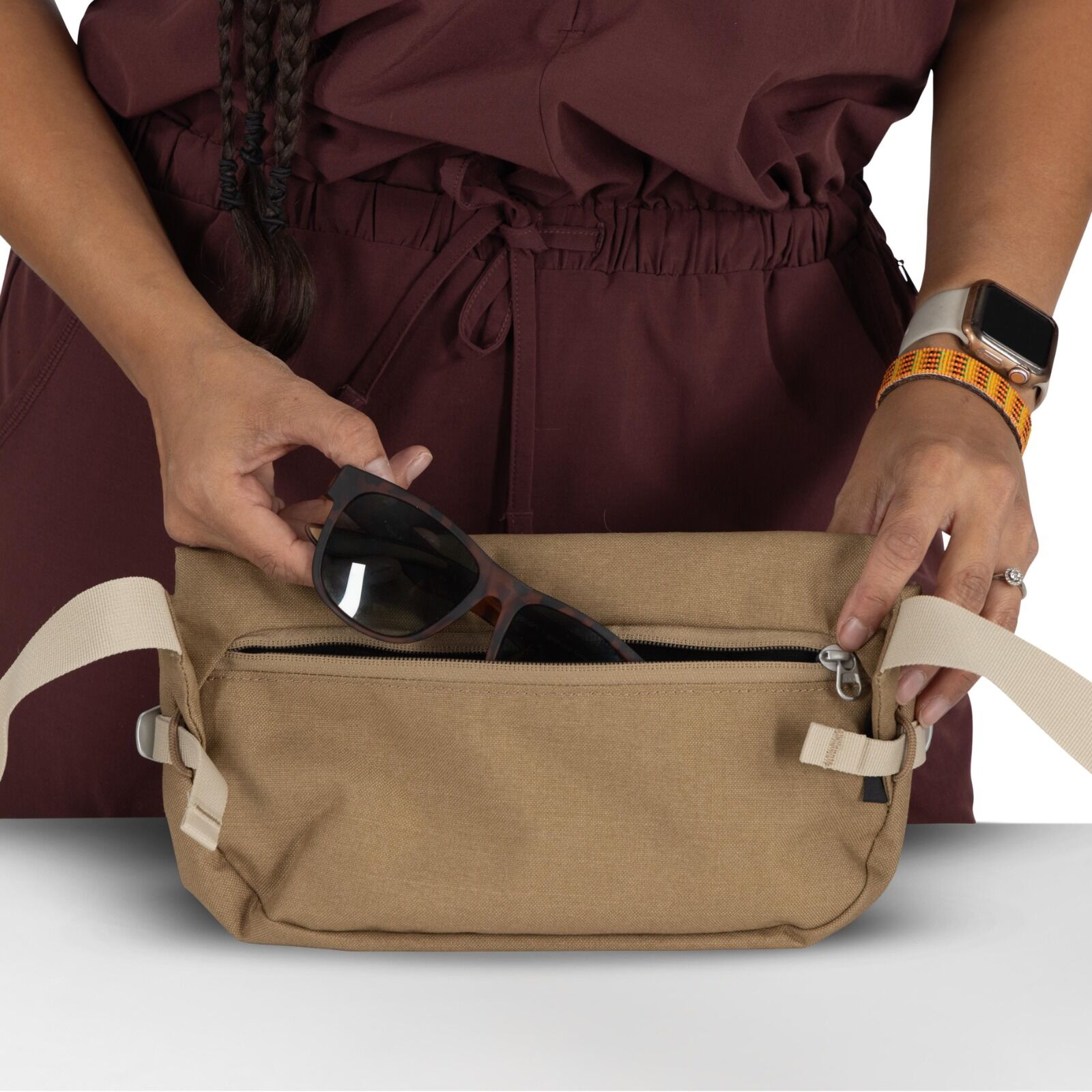 detail image of the Arcane Hip Back in the color Latte Brown Heather