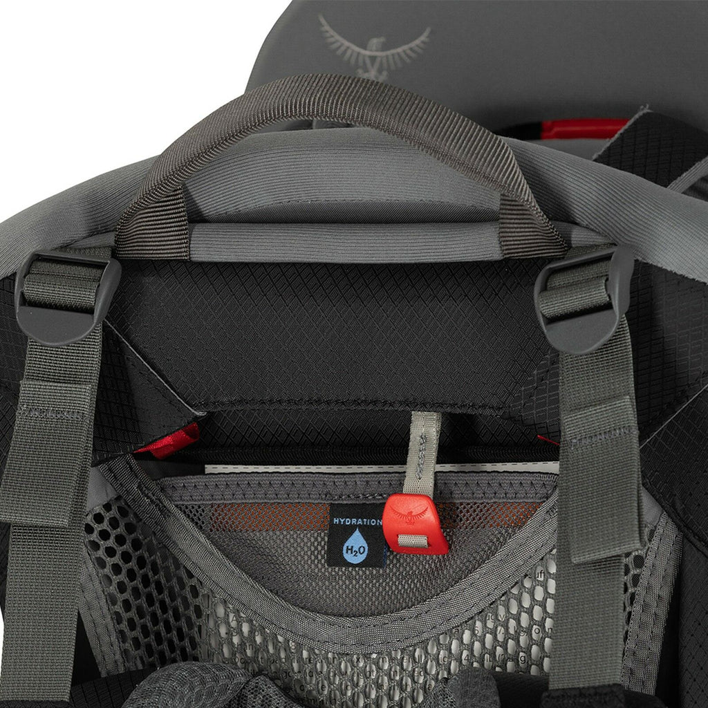 detail image of the Poco Child Carrier in the color black