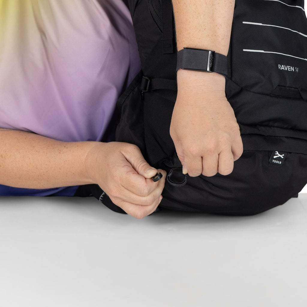 Detailed image of the Raven 14 Extended Fit in the color black