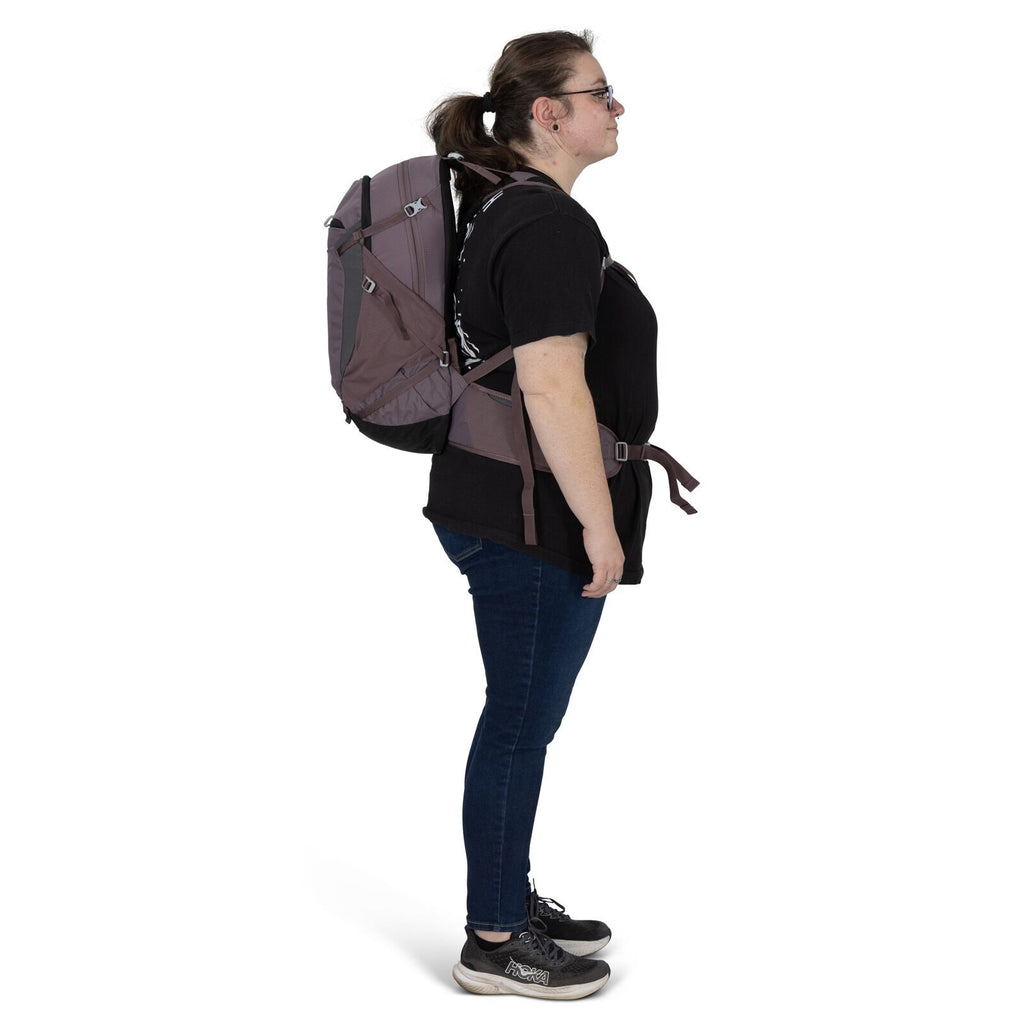 model wearing the Sportlite Extended Fit in the color Aubergine Purple