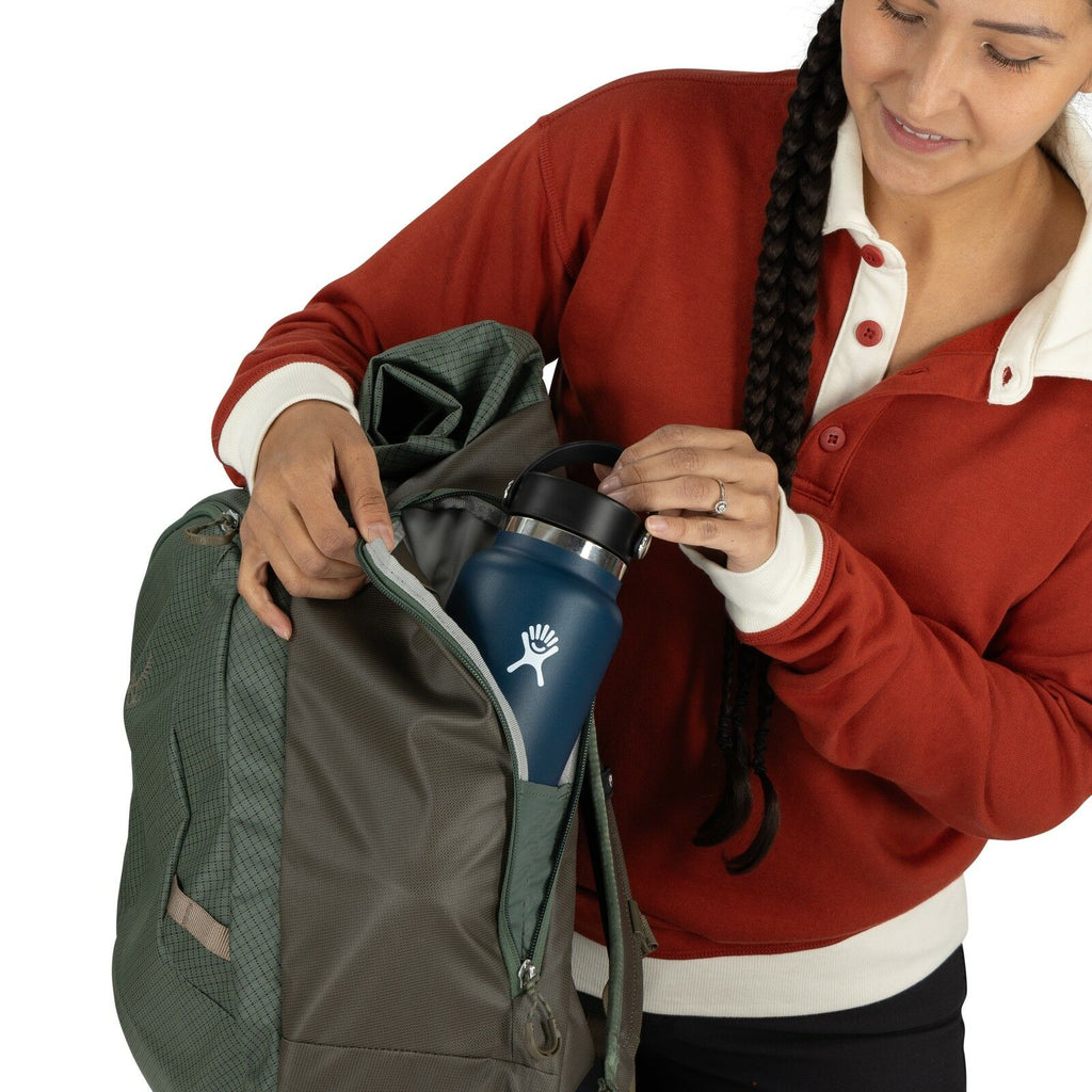 detail image of the Transporter Roll Top in the color Pine Leaf / Earl Grey