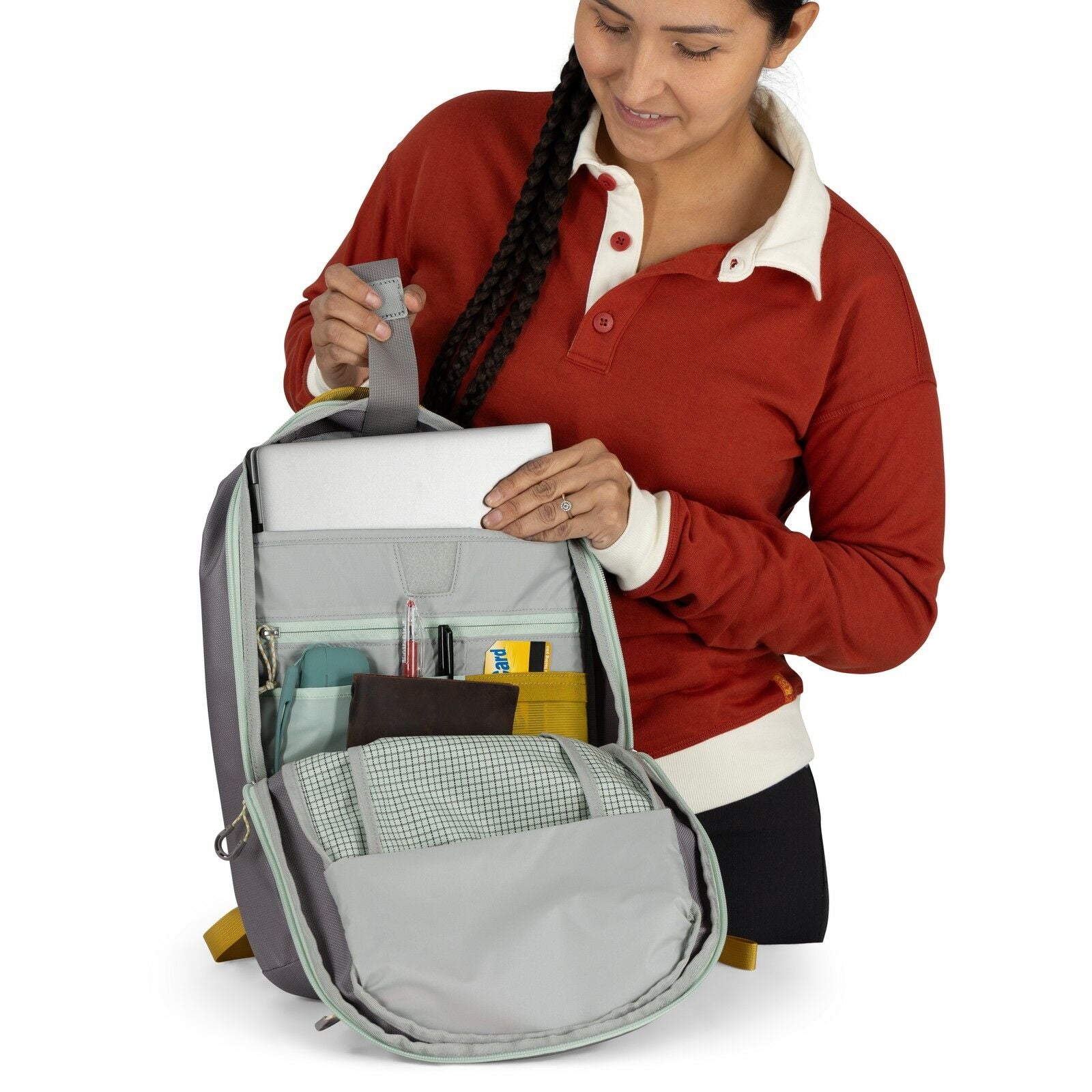 Detail image of the Transporter Sling in the color Frosty Mint