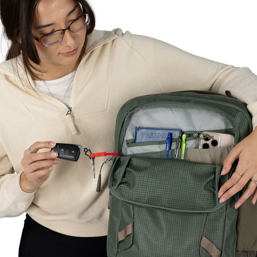 detail image of Osprey's Transporter Travel Pack 26+6 in the color Pine Leaf