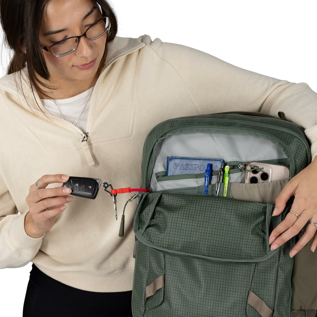 detail image of Osprey's Transporter Travel Pack 26+6 in the color Pine Leaf