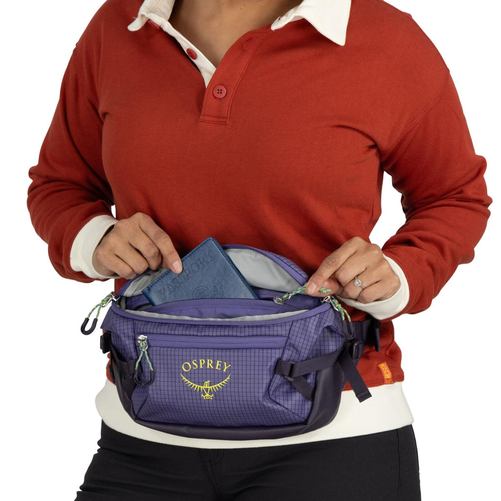 Detail image of the Transporter Waist Pack in the color Euphoria Purple