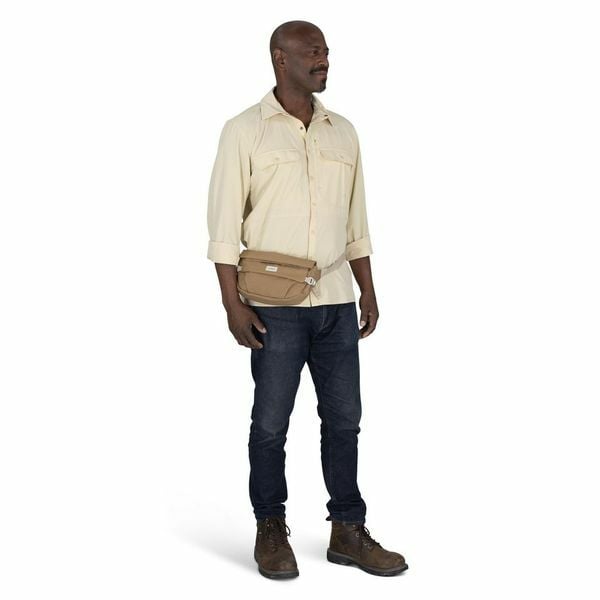 on body image of the Arcane Hip Back in the color Latte Brown Heather